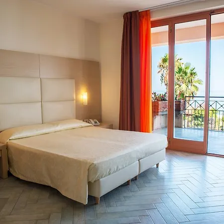 Taormina Calipso Отель Маццео