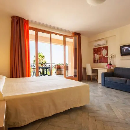 Taormina Calipso 3* Mazzeo
